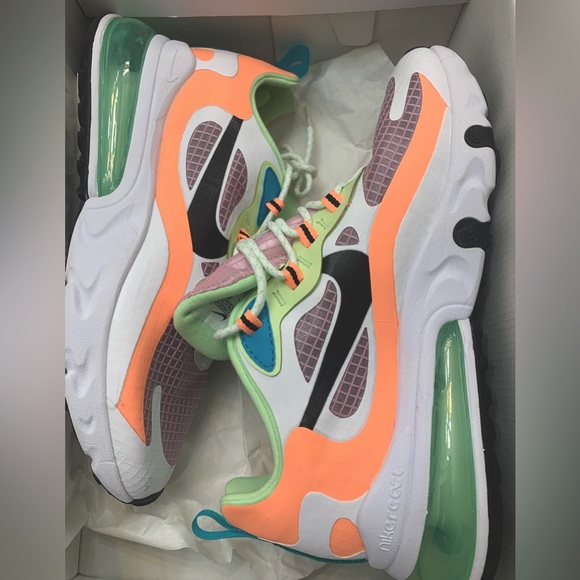 Nike Shoes - Nike Air Max 270